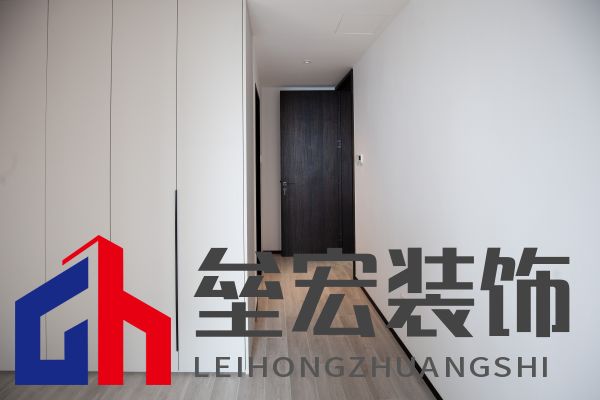 142㎡現(xiàn)代簡(jiǎn)約丨 黑白格調(diào)下的溫柔空間！