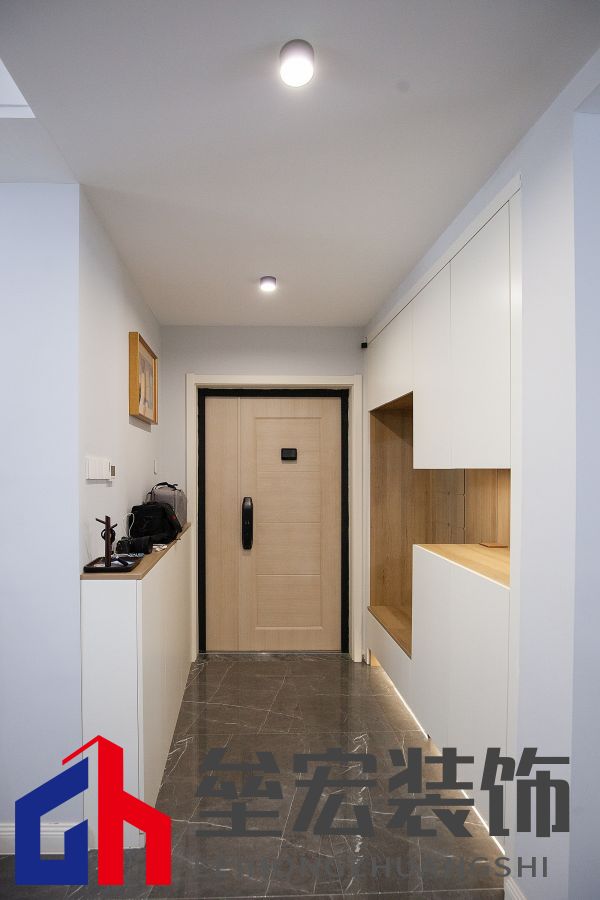 白色、木色與黑色演繹同一空間下的不同格調(diào)！