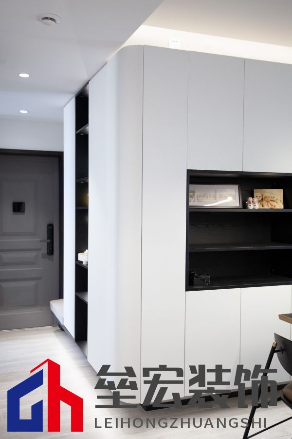 142㎡現(xiàn)代簡(jiǎn)約丨 黑白格調(diào)下的溫柔空間！