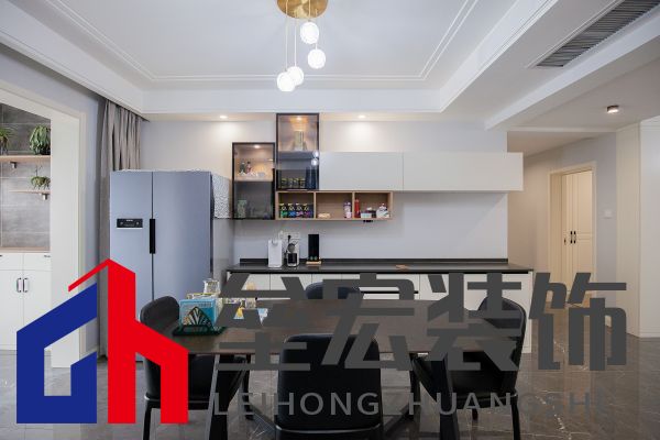 白色、木色與黑色演繹同一空間下的不同格調(diào)！