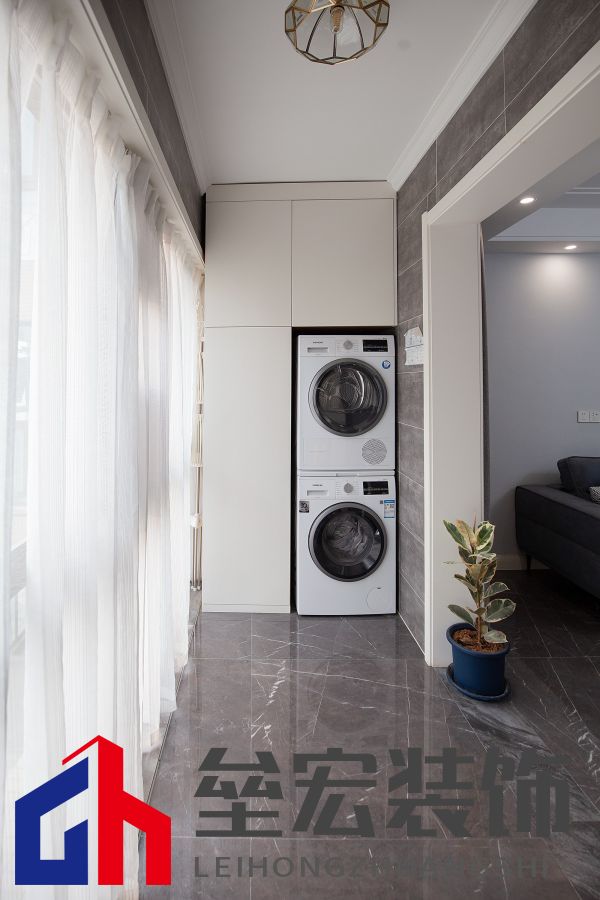 白色、木色與黑色演繹同一空間下的不同格調(diào)！