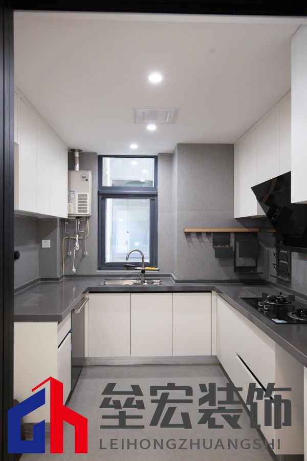 142㎡現(xiàn)代簡(jiǎn)約丨 黑白格調(diào)下的溫柔空間！