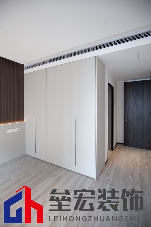 142㎡現(xiàn)代簡(jiǎn)約丨 黑白格調(diào)下的溫柔空間！