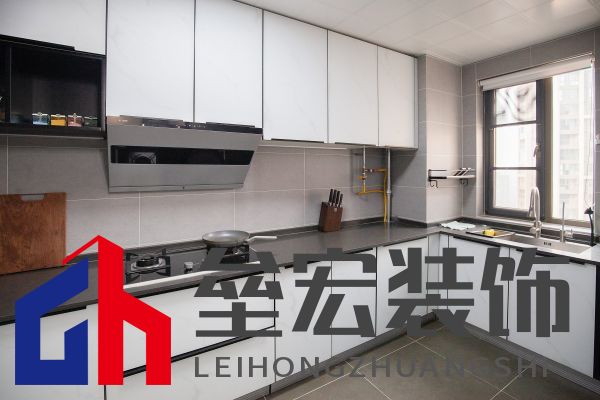 白色、木色與黑色演繹同一空間下的不同格調(diào)！