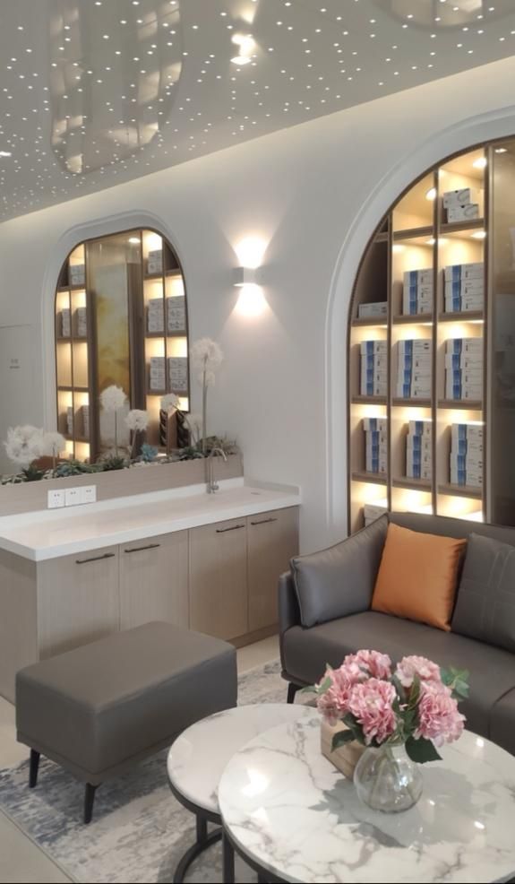 房間里有窗戶 低可信度描述已自動生成