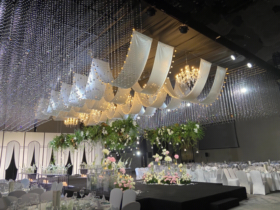 婚慶布置現(xiàn)場(chǎng)_婚慶布置會(huì)場(chǎng)的圖片_廈門婚慶布置