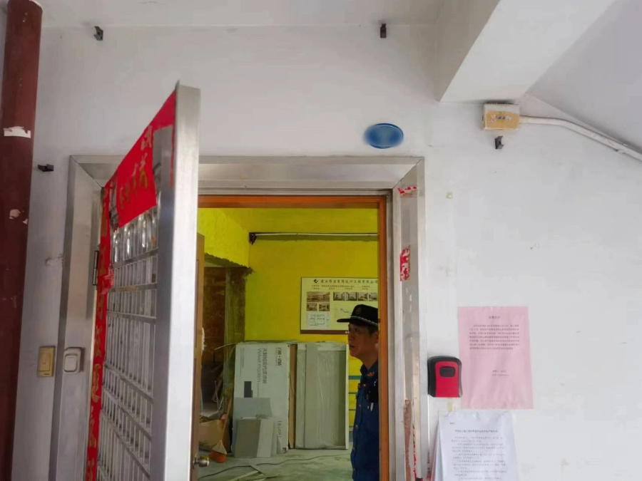 嘉蓮中隊(duì)執(zhí)法人員發(fā)現(xiàn)在禁止時(shí)段內(nèi)，存在室內(nèi)裝修擾民行為。思明城管局供圖