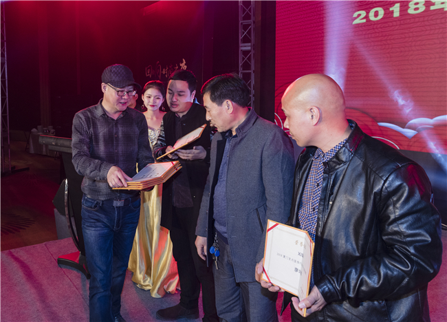 百安裝飾廈門(mén)分公司_廈門(mén)百家安裝飾工程有限公司_廈門(mén)百家安裝飾