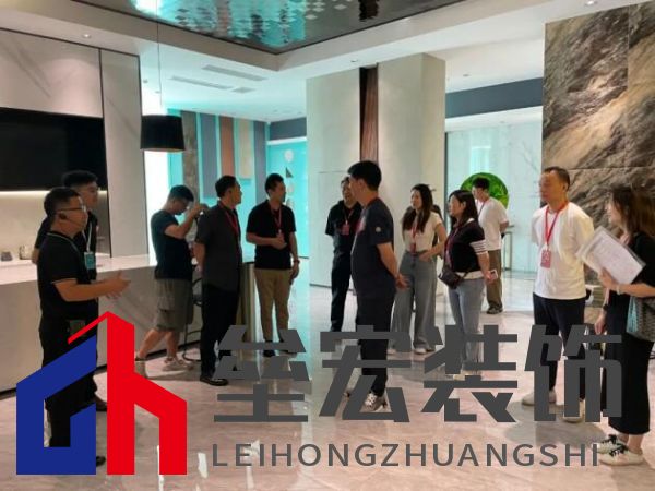 2024「京聞·創(chuàng)響杯」建筑裝飾產(chǎn)品設(shè)計大賽評審團(tuán)走進(jìn)又覓瓷磚·巖板