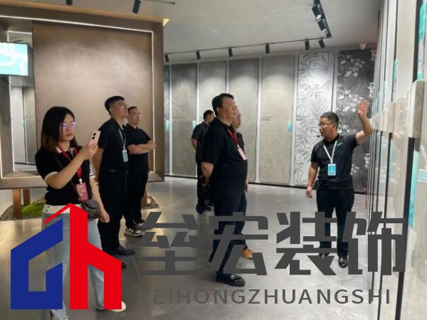 2024「京聞·創(chuàng)響杯」建筑裝飾產(chǎn)品設(shè)計大賽評審團(tuán)走進(jìn)又覓瓷磚·巖板