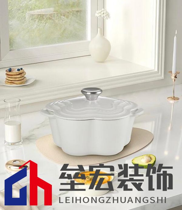 酷彩LE CREUSET鑄鐵鍋京東獨(dú)家首發(fā)！下單即贈(zèng)價(jià)值百元鍋鏟座